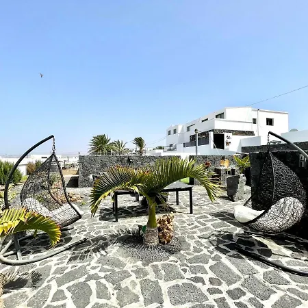 7 Con Piscina, Jacuzzi Y Barbacoa Privada Tinajo