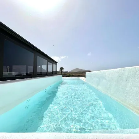 7 Con Piscina, Jacuzzi Y Barbacoa Privada Villa Tinajo