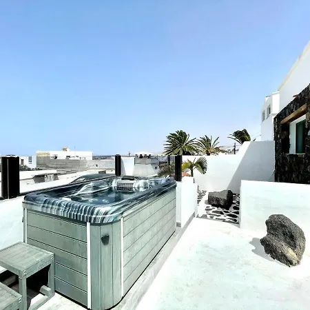 7 Con Piscina, Jacuzzi Y Barbacoa Privada Villa Tinajo