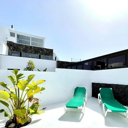 7 Con Piscina, Jacuzzi Y Barbacoa Privada Tinajo